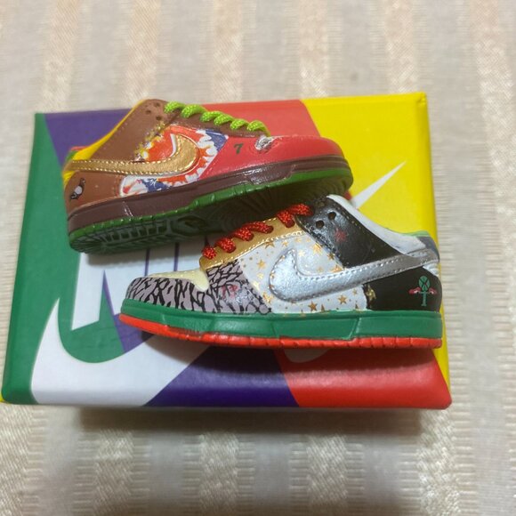 MINIATURE  NIKE AIR DUNK SHOES (5 INCHES IN LENGTH) ORIGONAL BOX NEW main image 10